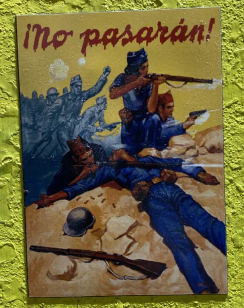 Vinyl Magnet - No Pasaran!